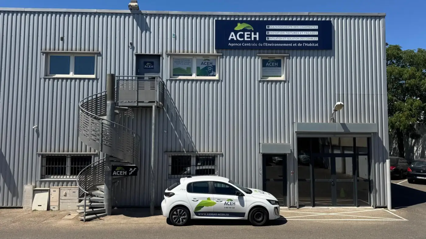 Agence ACEH Nîmes - bâtiment, enseigne et véhicule de chantier